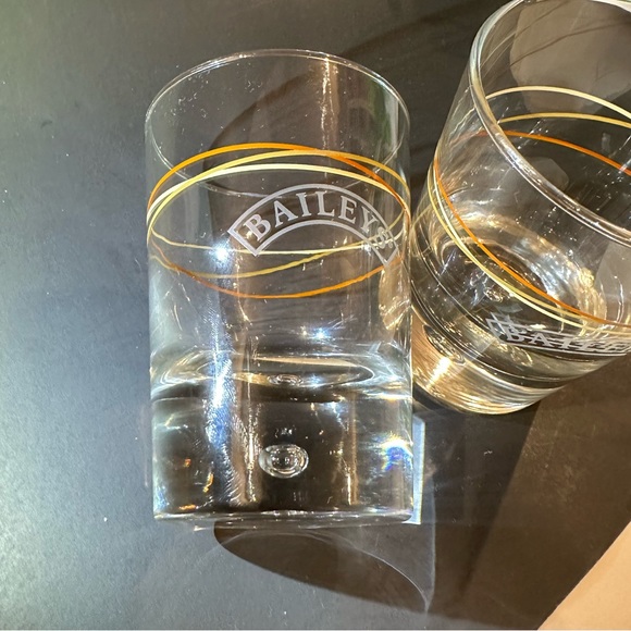 Two Vintage Bailey's Bubble Bottom Highball Glasses Gold and Tan Swirl Design - Picture 8 of 10